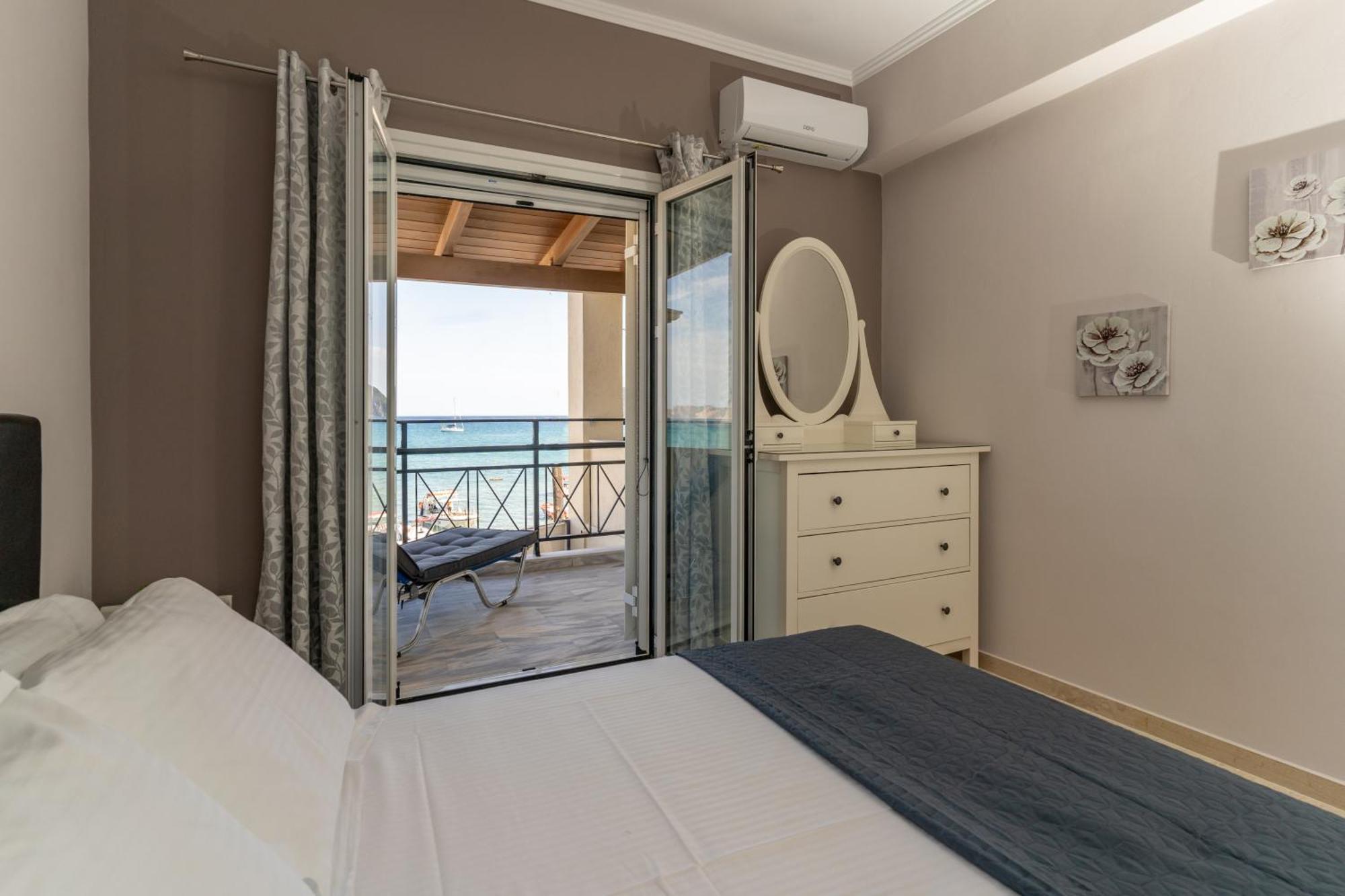 George Beachfront Apartments Lithakia  Cameră foto
