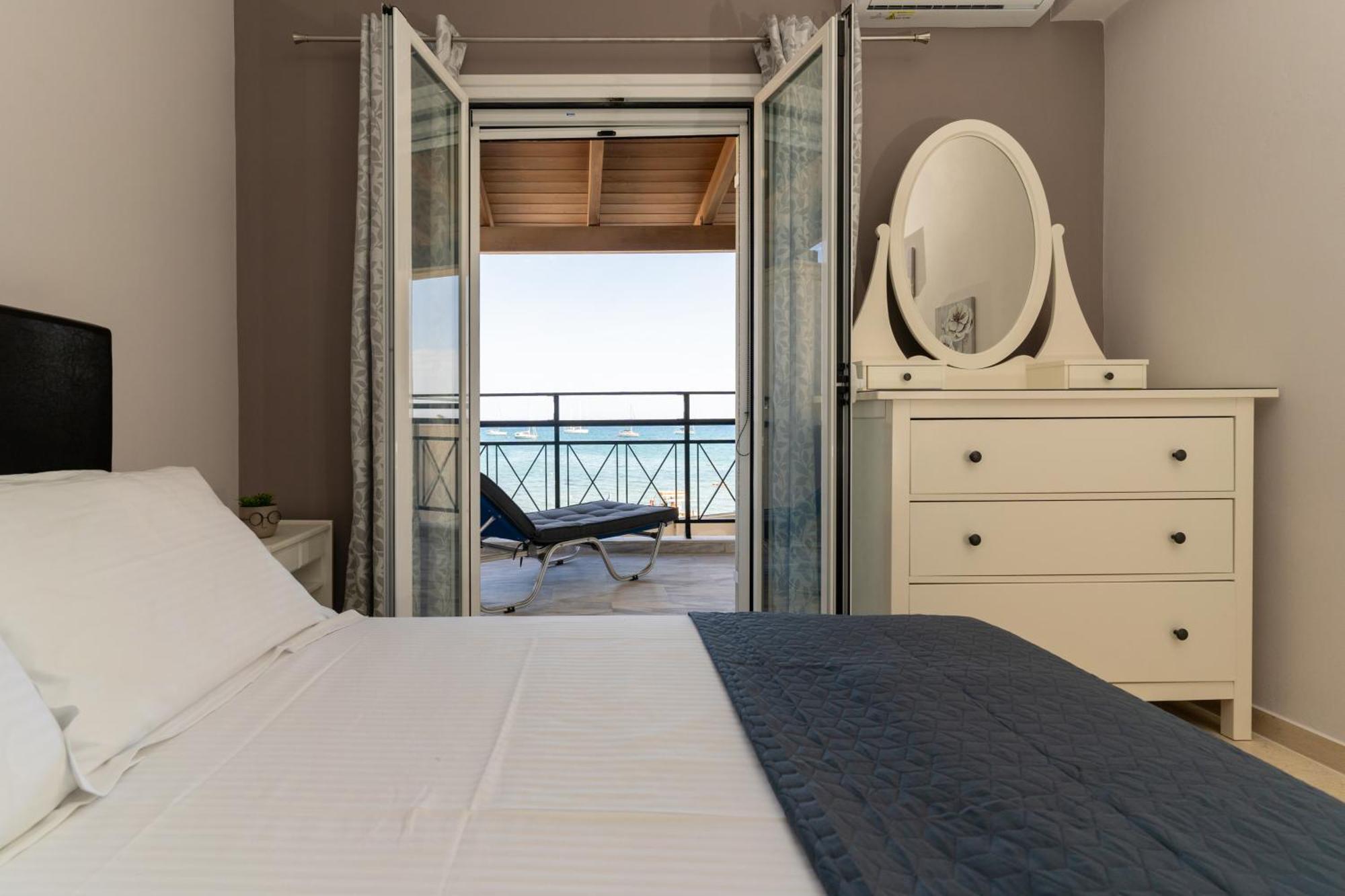 George Beachfront Apartments Lithakia  Cameră foto