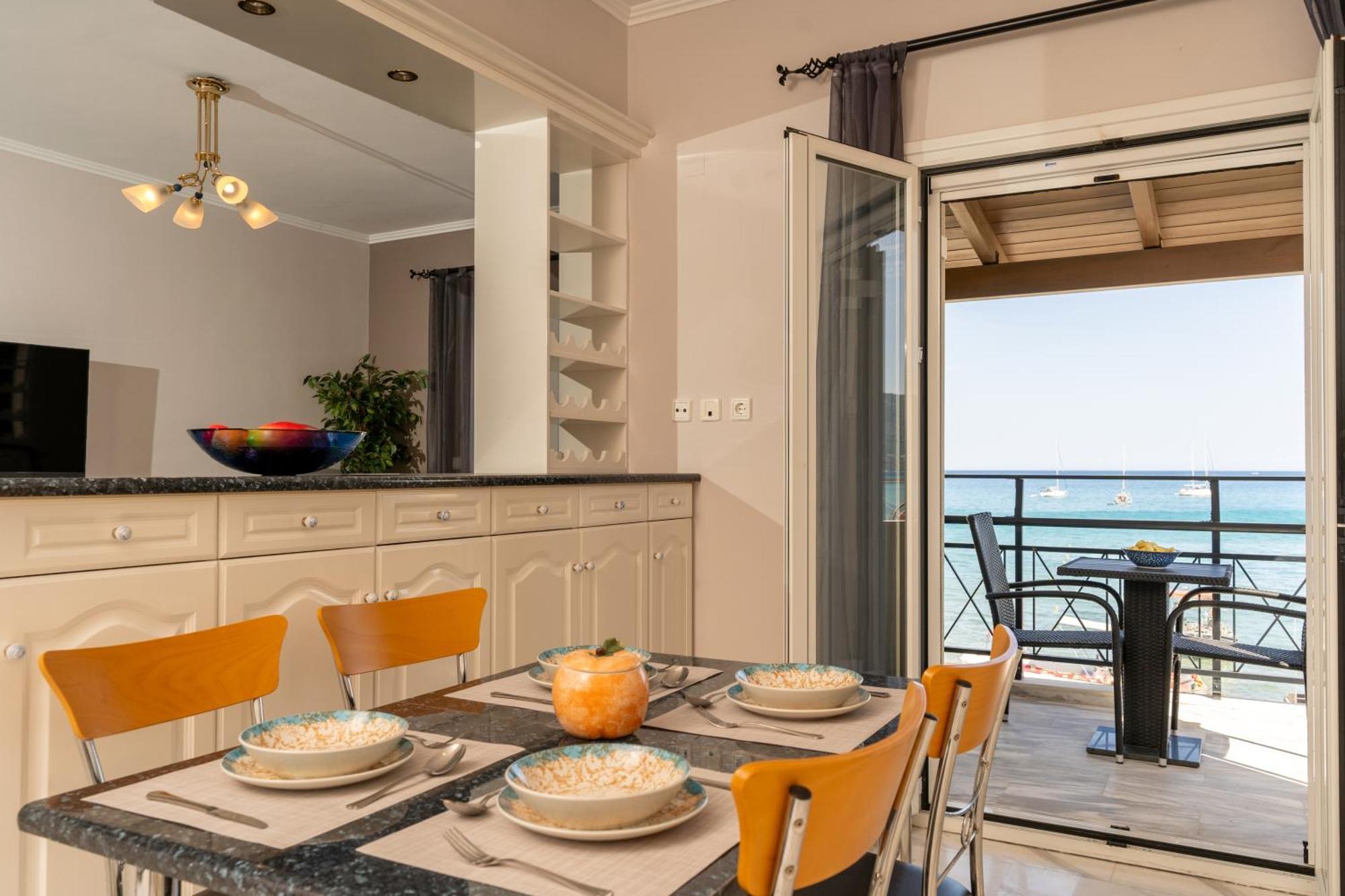 George Beachfront Apartments Lithakia  Cameră foto