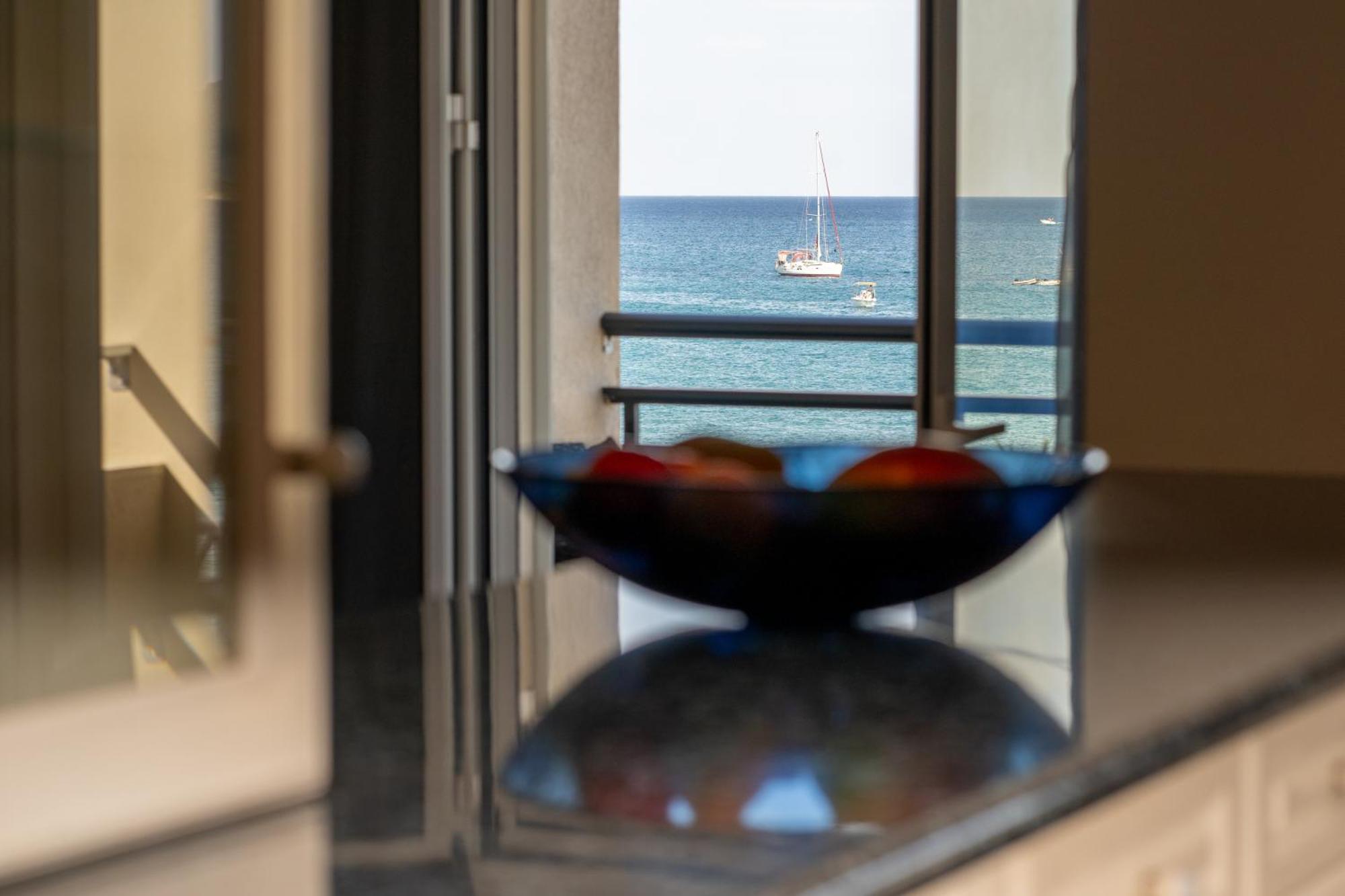 George Beachfront Apartments Lithakia  Cameră foto